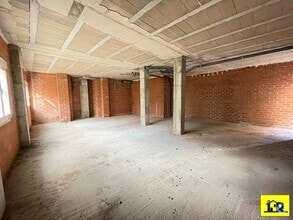 Retail in Cuenca, Cuenca for lease Interior Photo- Image 1 of 2