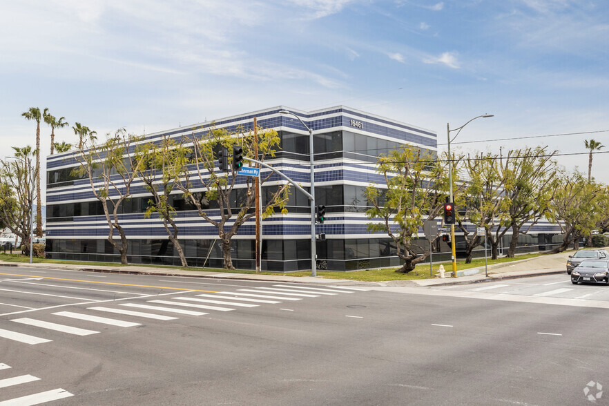 16461 Sherman Way, Van Nuys, CA for lease - Building Photo - Image 1 of 4