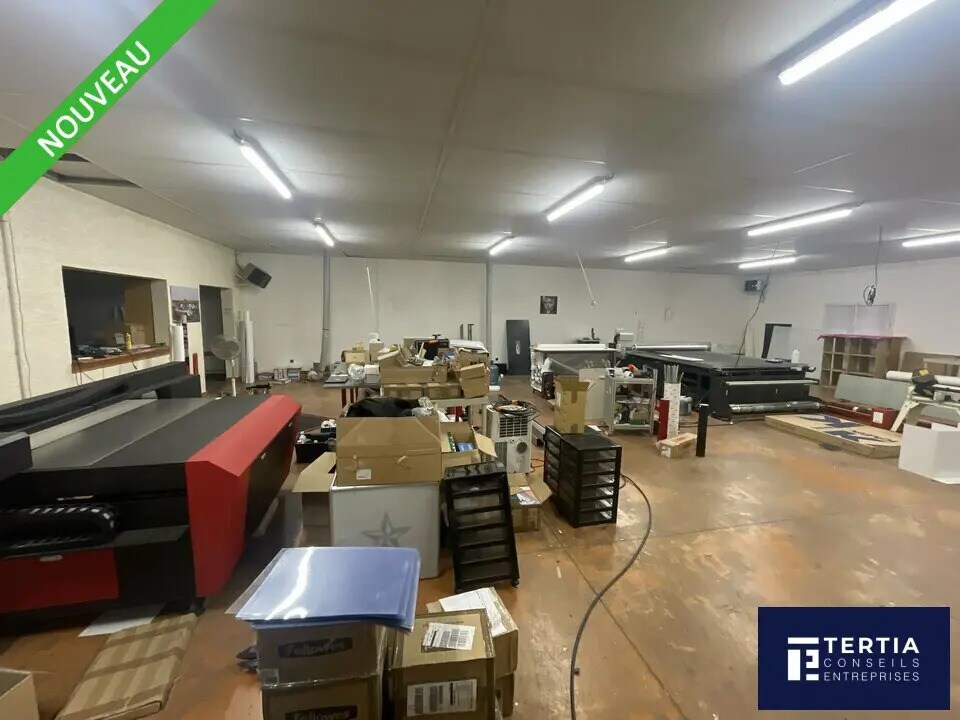 Location Local d'activités 300 m² - Photo 1