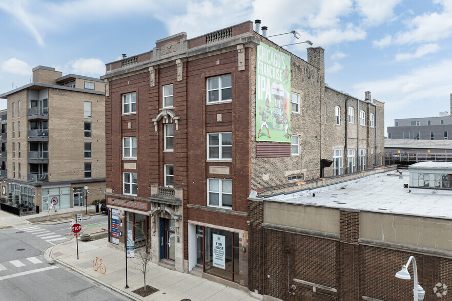 3255-3257 N Sheffield Ave, Chicago, IL for lease - Building Photo - Image 2 of 5