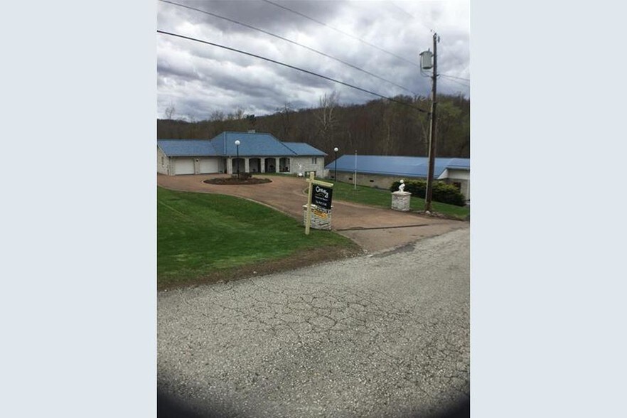 1011 Broad St, Connellsville, PA 15425