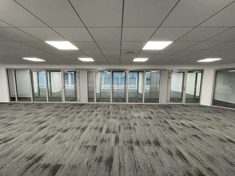 Office in Paris for lease - Building Photo - Image 3 of 14