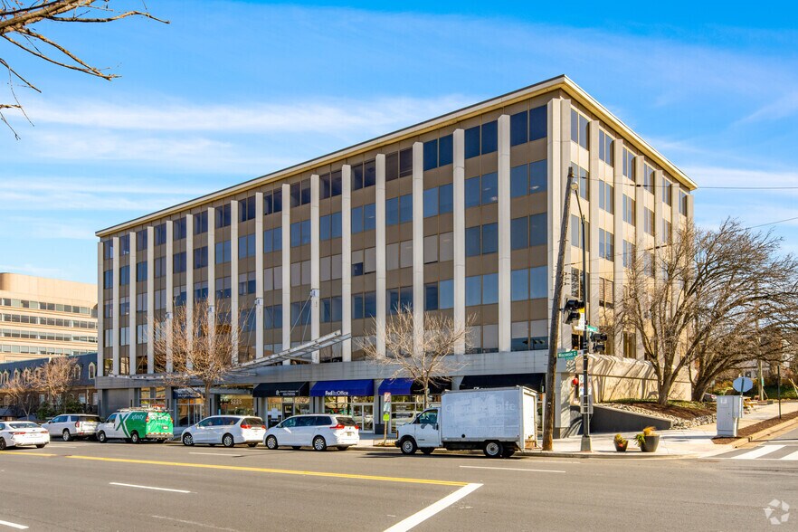 5225 Wisconsin Ave NW, Washington, DC for lease - Primary Photo - Image 1 of 23