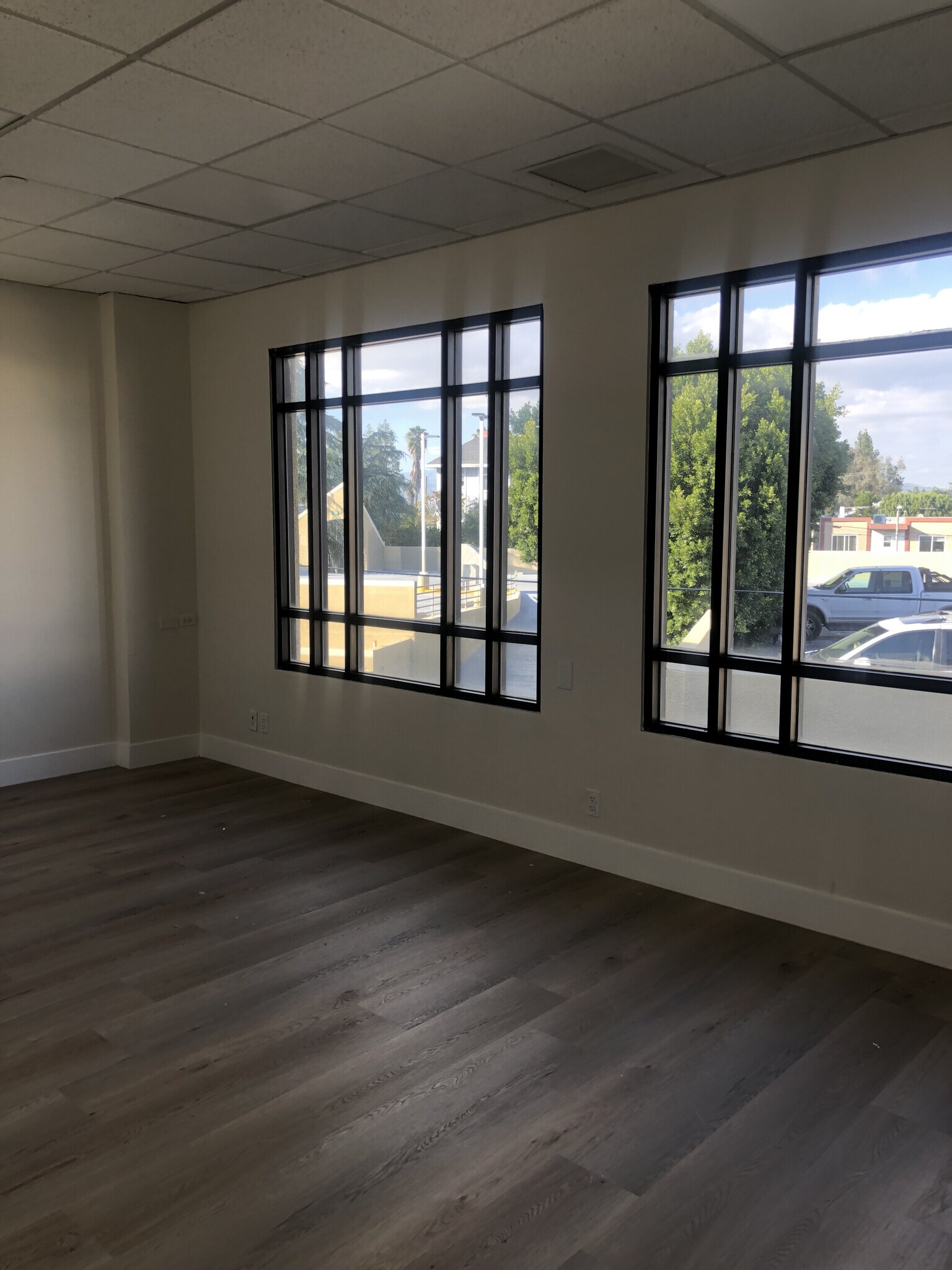 1864518663 Ventura Blvd, Tarzana, CA 91356 Wall Street Plaza