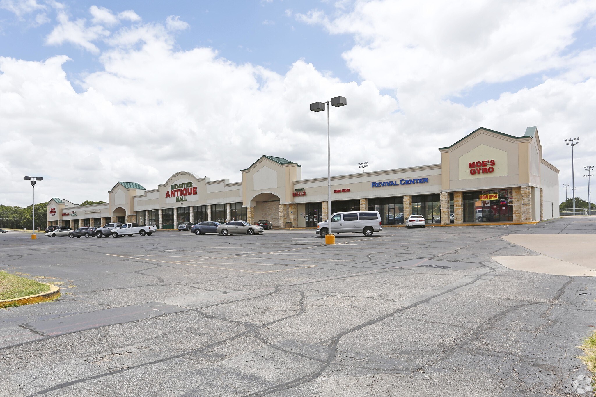 809-821 W Pipeline Rd, Hurst, TX for sale Primary Photo- Image 1 of 1
