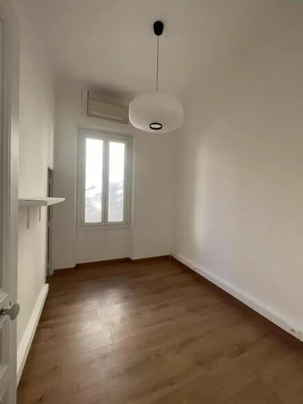 Office in Antibes for lease - Interior Photo - Image 3 of 10