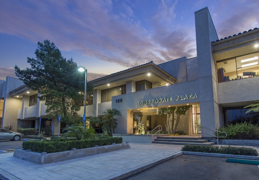 90 E Thousand Oaks Blvd, Thousand Oaks, CA for lease - Building Photo - Image 1 of 2