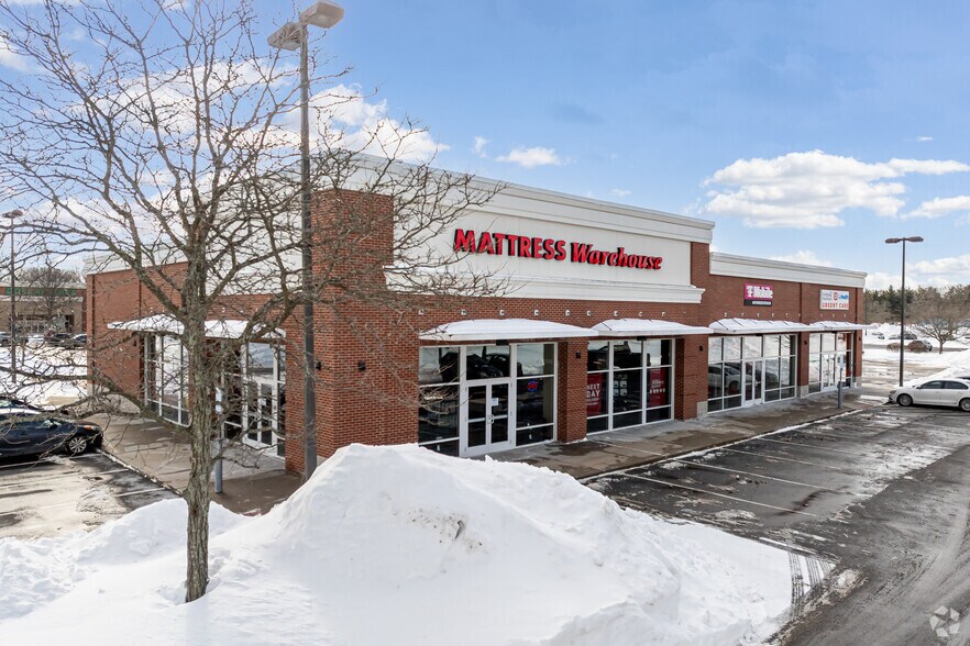 1055 Kennedy Rd, Windsor, CT for sale - Primary Photo - Image 1 of 11