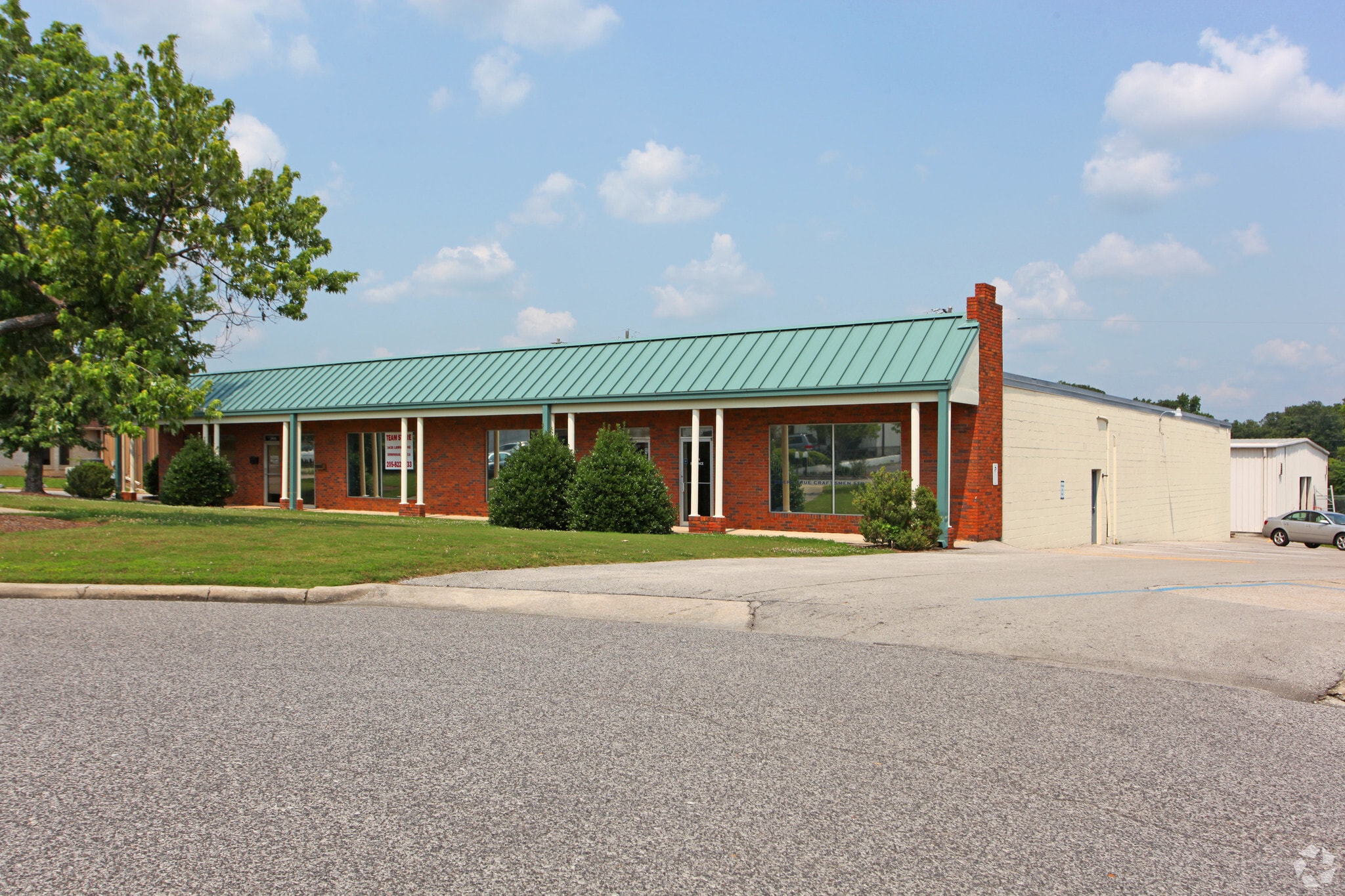 3433-3439 Lorna Ln, Birmingham, AL for lease Primary Photo- Image 1 of 4