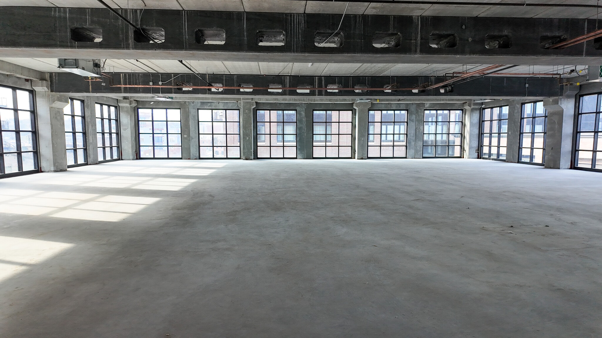 150 E 4th Pl, Sioux Falls, SD for lease Interior Photo- Image 1 of 3