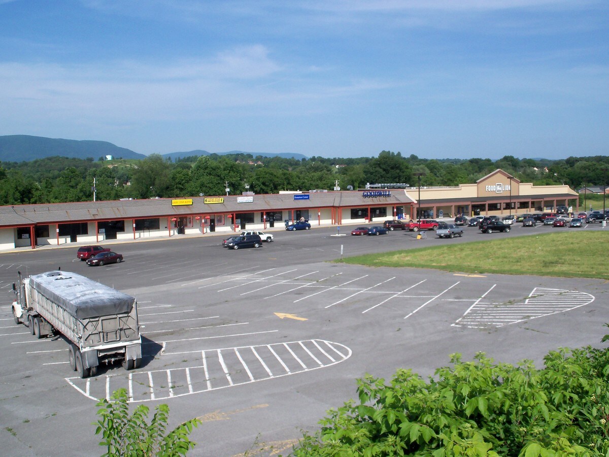 302 N Main St, Pearisburg, VA, 24134 Retail Space For Lease