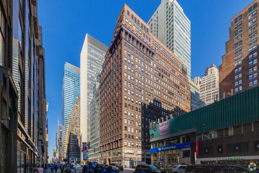 525 Seventh Ave, New York, NY for lease - Building Photo - Image 2 of 32