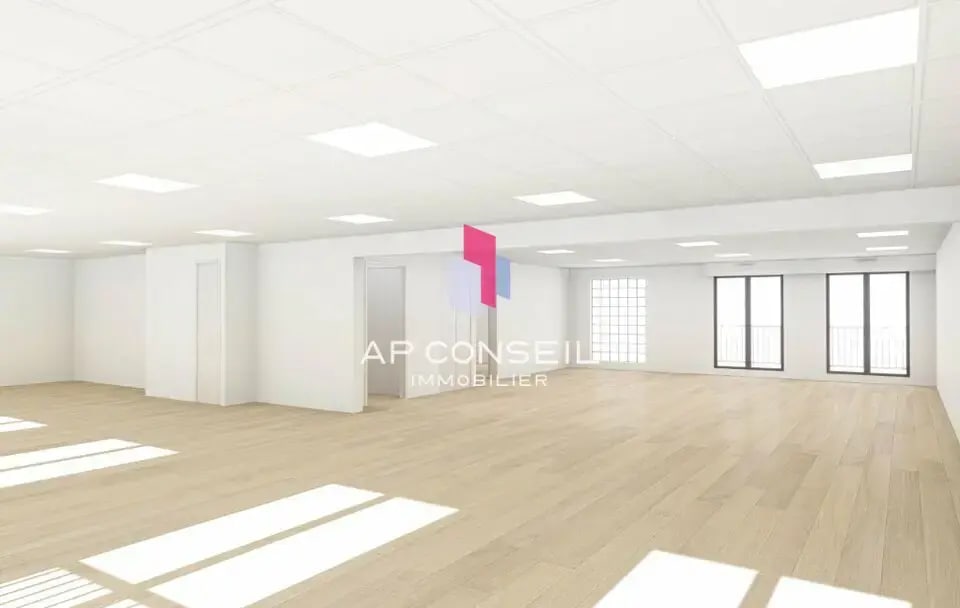 Versailles, YVE 78000 - - - Interior Photo - Image 1 of 5