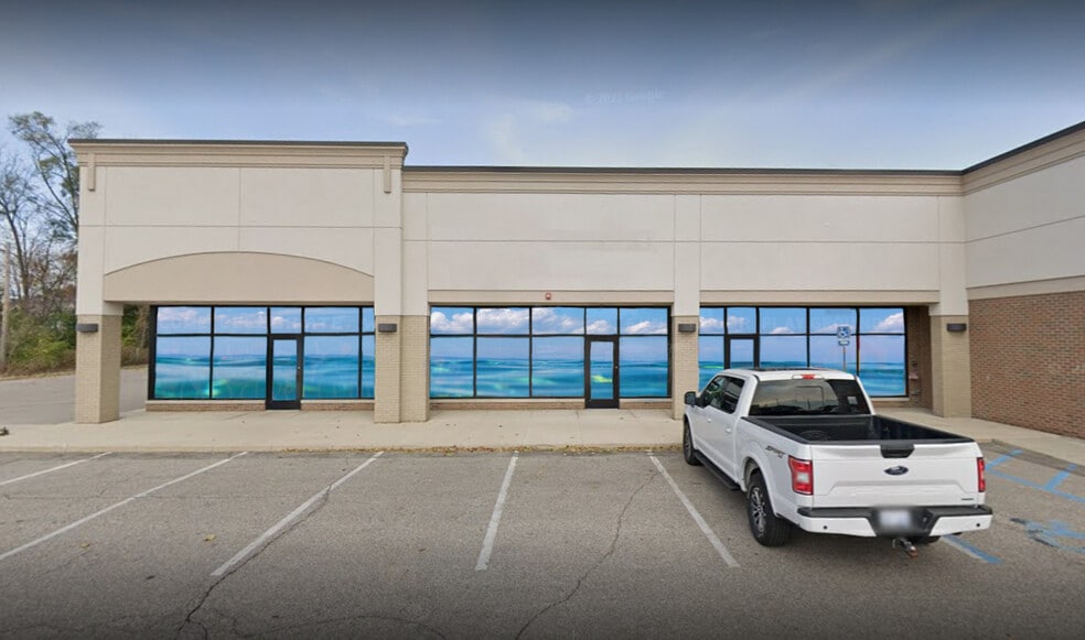 90 W Maple Rd, Troy, MI for lease - Building Photo - Image 1 of 1