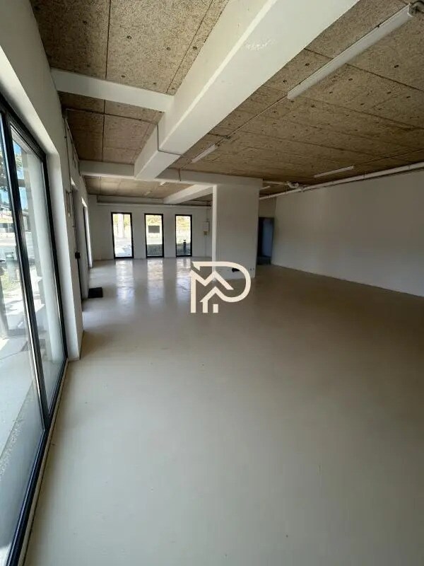 Retail in Le Beausset for lease Interior Photo- Image 1 of 7