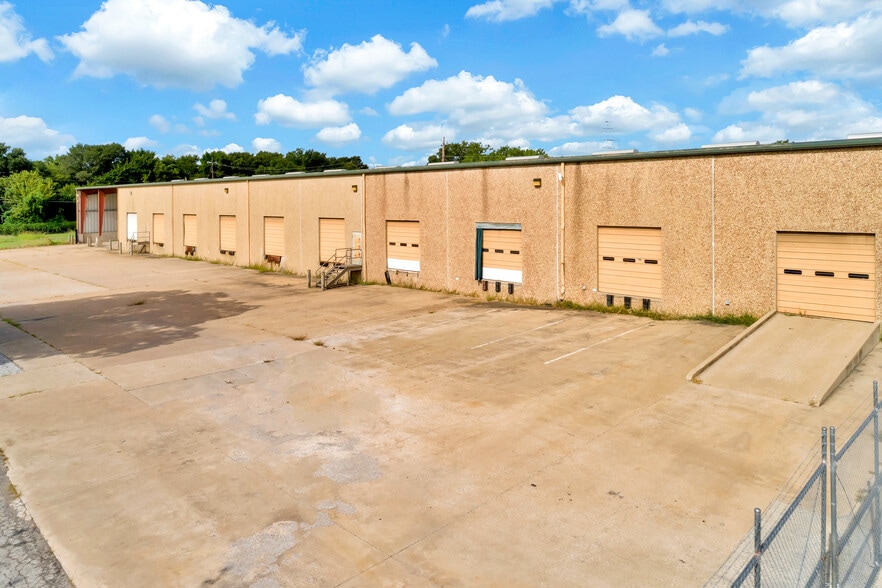 2224 E Lancaster Ave, Fort Worth, TX for lease - Building Photo - Image 2 of 10