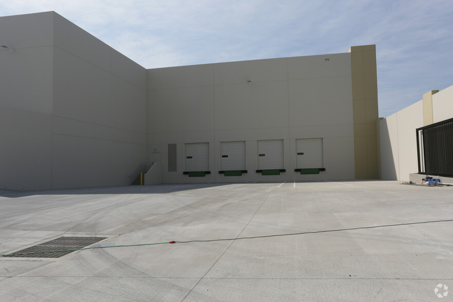 2121 Business Pky, Ontario, CA for lease - Building Photo - Image 3 of 4