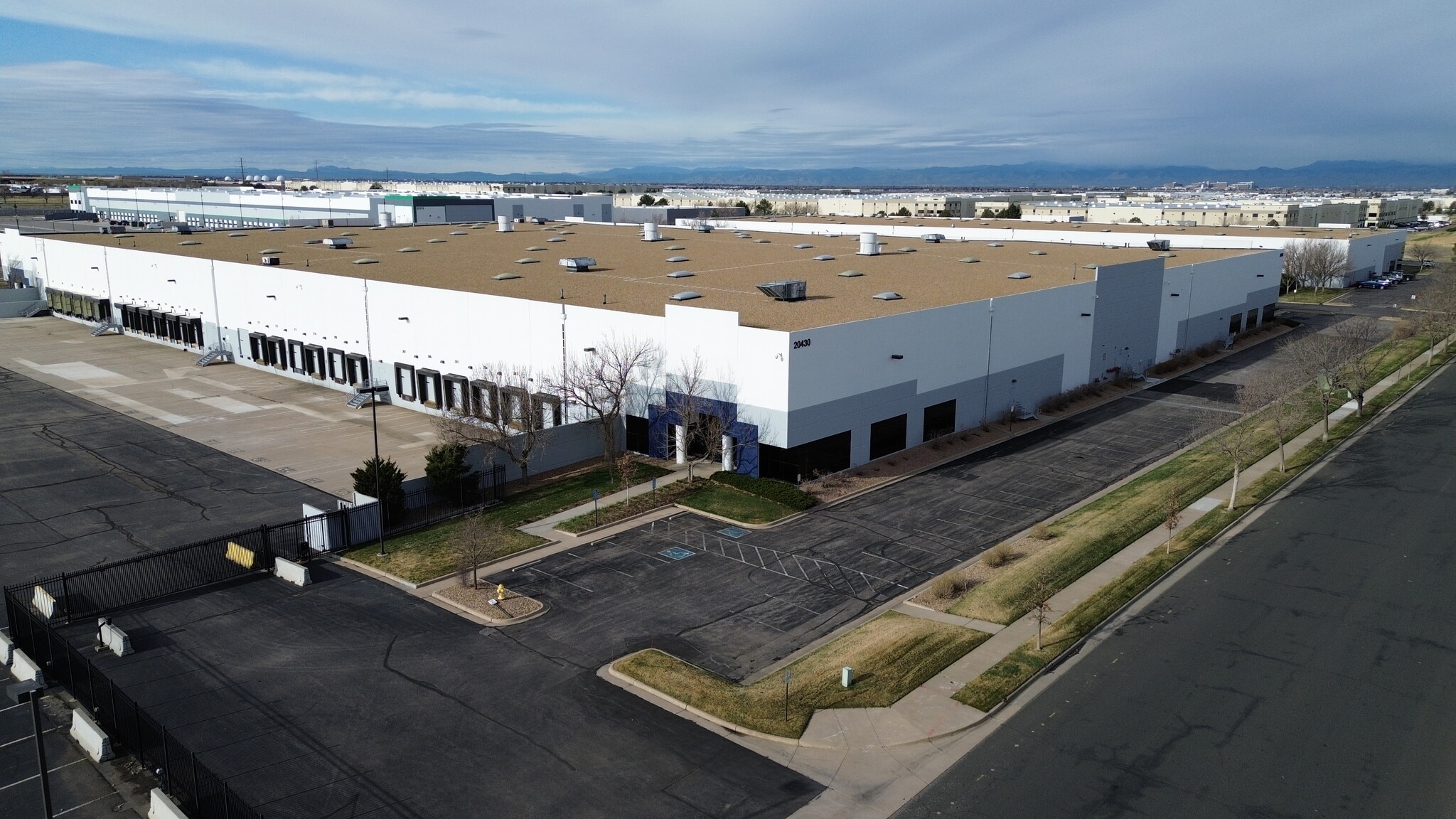 20321-20431 E 35th Dr, Aurora, CO for lease Building Photo- Image 1 of 7