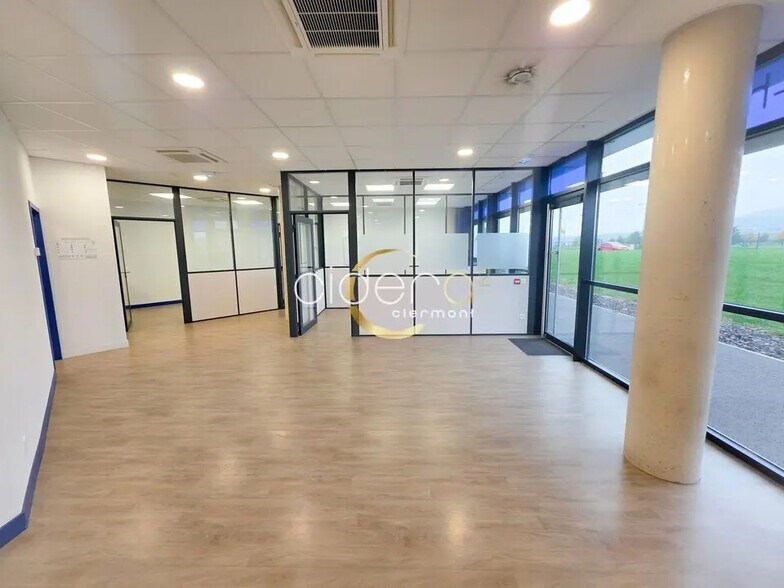 Office in COURNON-D'AUVERGNE for lease - Building Photo - Image 2 of 12