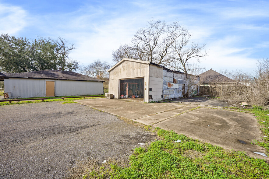 6618 - 6626 Calhoun Rd portfolio of 2 properties for sale on LoopNet.com - Primary Photo - Image 1 of 2