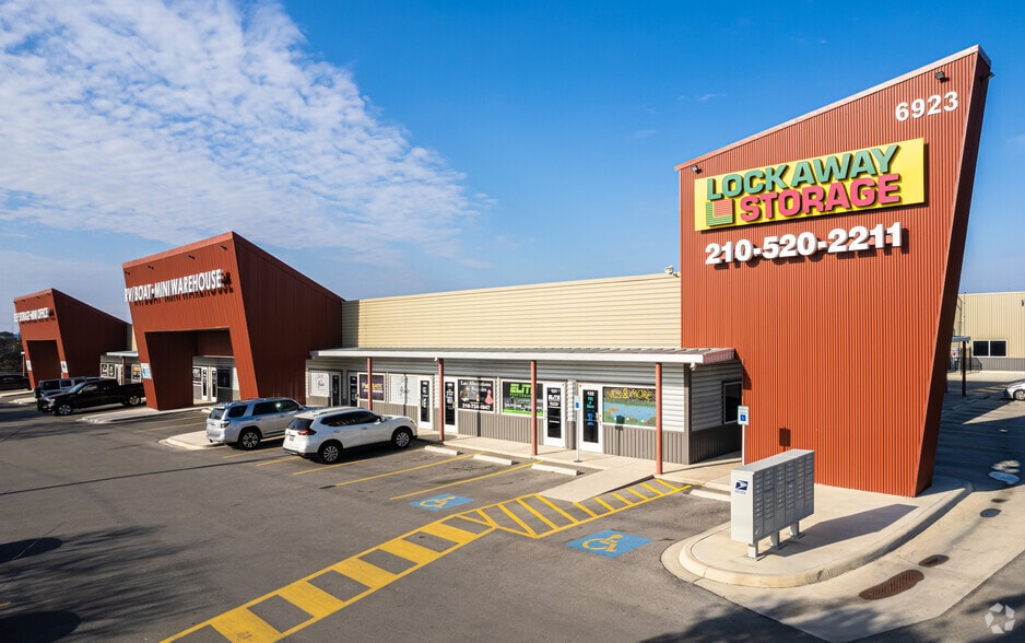 6923 W Loop 1604, San Antonio, TX for lease - Building Photo - Image 1 of 14