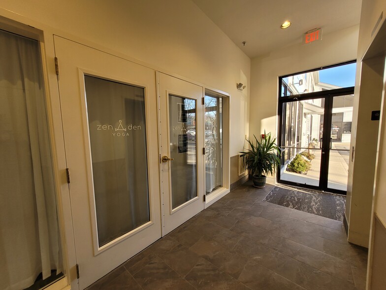 767 Islington St, Portsmouth, NH for lease - Lobby - Image 3 of 7