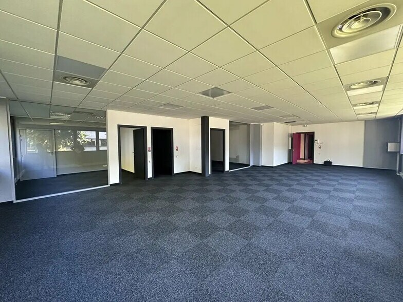 Office in Strasbourg for lease - Interior Photo - Image 3 of 4