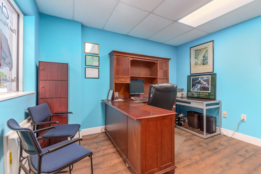 3769-3796 Oleander Ave, Fort Pierce, FL for sale - Interior Photo - Image 2 of 4