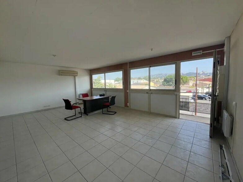 Office in Saint-Rémy-de-Provence for lease - Interior Photo - Image 1 of 4