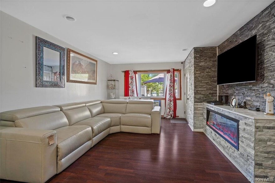 6536 Metropolitan Ave, Middle Village, NY for sale - Building Photo - Image 3 of 22