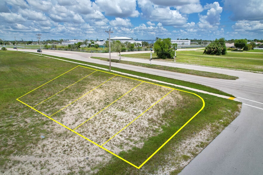 1808 Skyline Blvd, Cape Coral, FL for sale - Aerial - Image 1 of 8