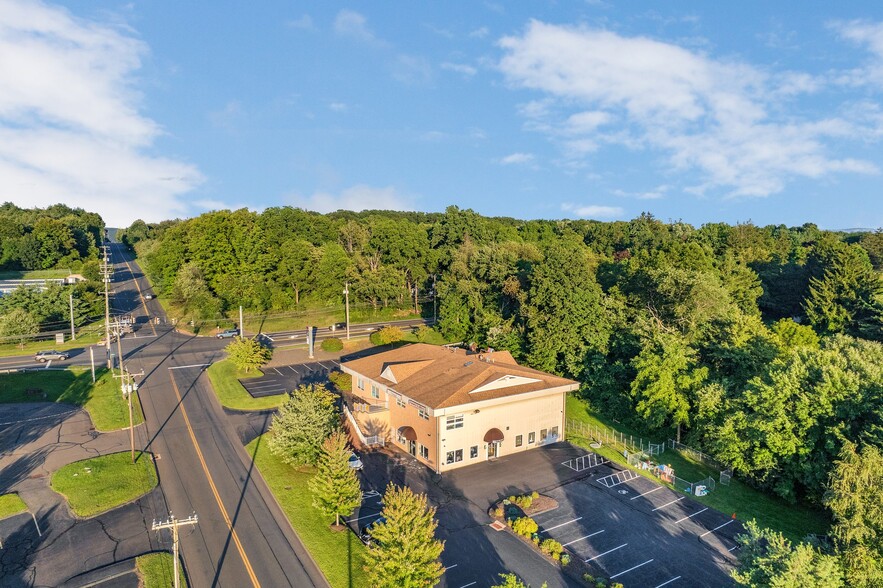 805 W Queen St, Southington, CT for sale - Primary Photo - Image 1 of 1