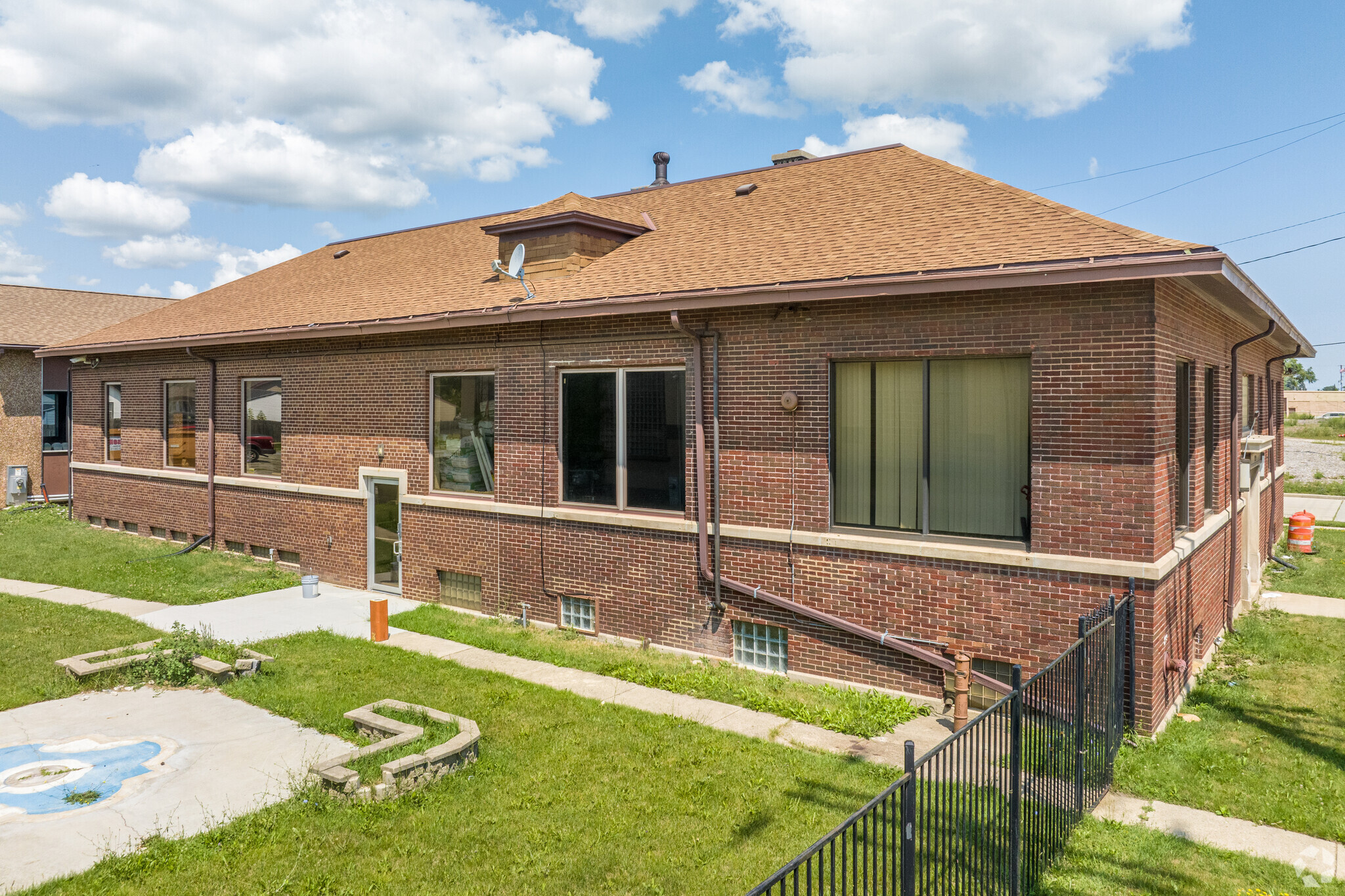 1442 N Memorial Dr, Racine, WI for lease Building Photo- Image 1 of 24