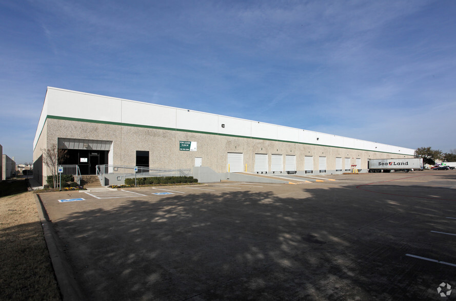 11441-11461 Hillguard Rd, Dallas, TX for lease - Building Photo - Image 3 of 8