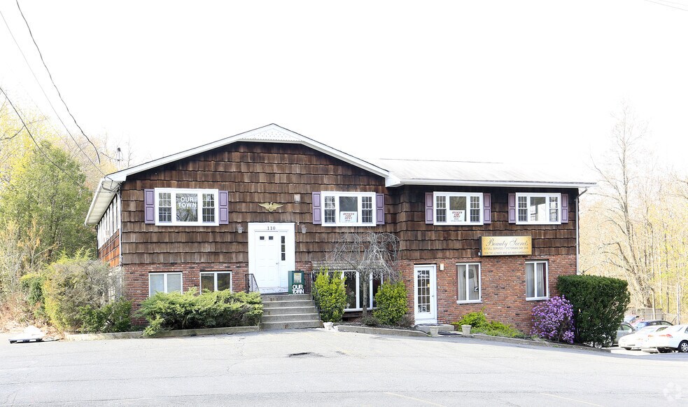 110 W Crooked Hill Rd, Pearl River, NY for lease - Building Photo - Image 2 of 12