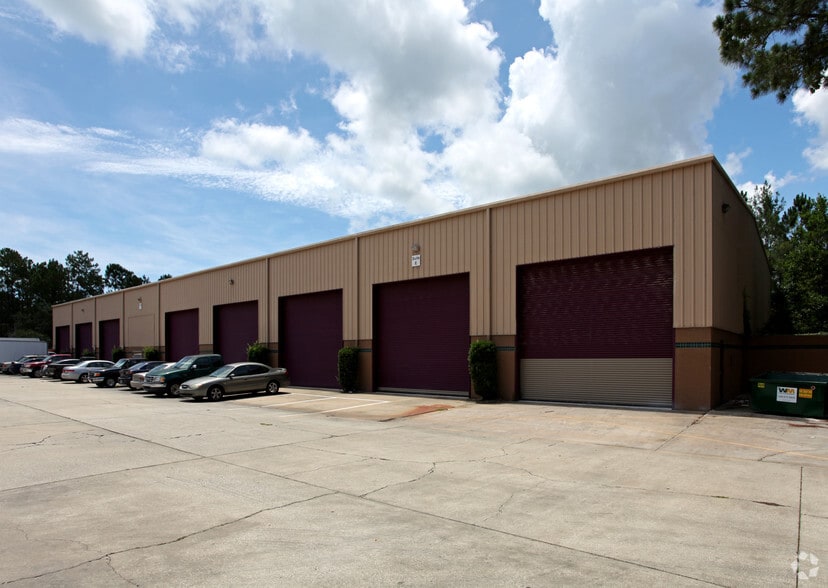 7 W Tower Cir, Ormond Beach, FL for sale - Primary Photo - Image 1 of 2