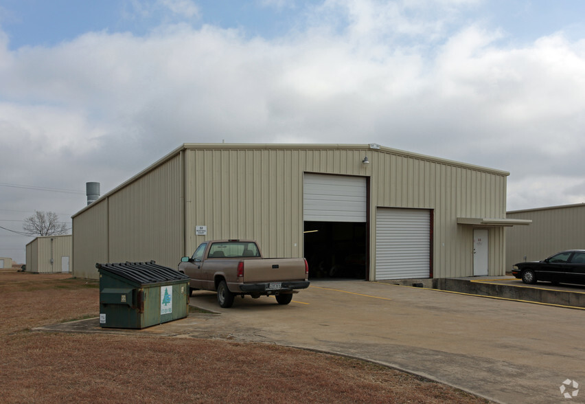 32 Mustang Ct, Forney, TX for lease - Building Photo - Image 2 of 4