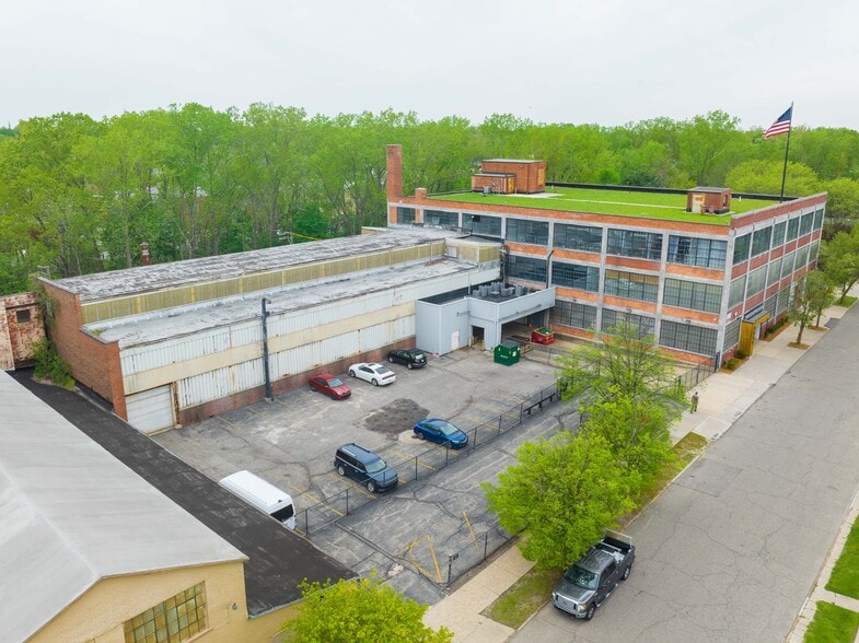 1111 Bellevue St, Detroit, MI for lease - Building Photo - Image 2 of 29