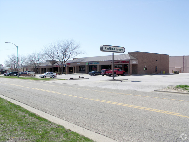 1704 Eastland Dr, Bloomington, IL for lease - Building Photo - Image 3 of 3