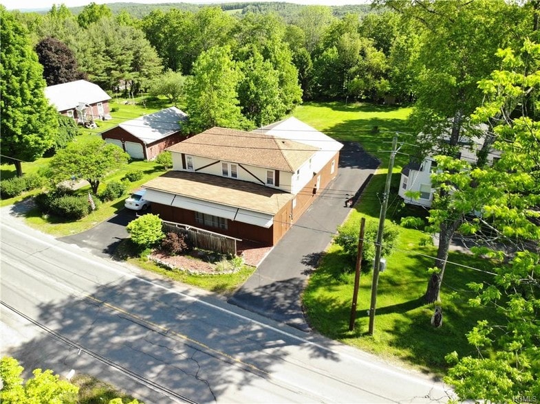 3524 Nys Hwy, Kauneonga Lake, NY 12749