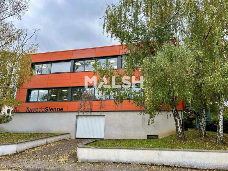 Office in CHAMPAGNE-AU-MONT-D'OR for sale - Building Photo - Image 2 of 11