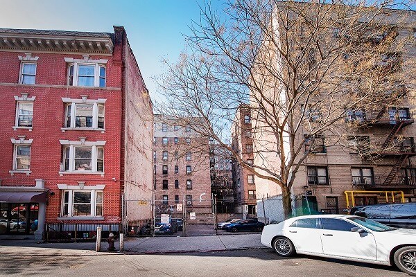 947 Sheridan Ave, Bronx, NY for sale - Building Photo - Image 1 of 1
