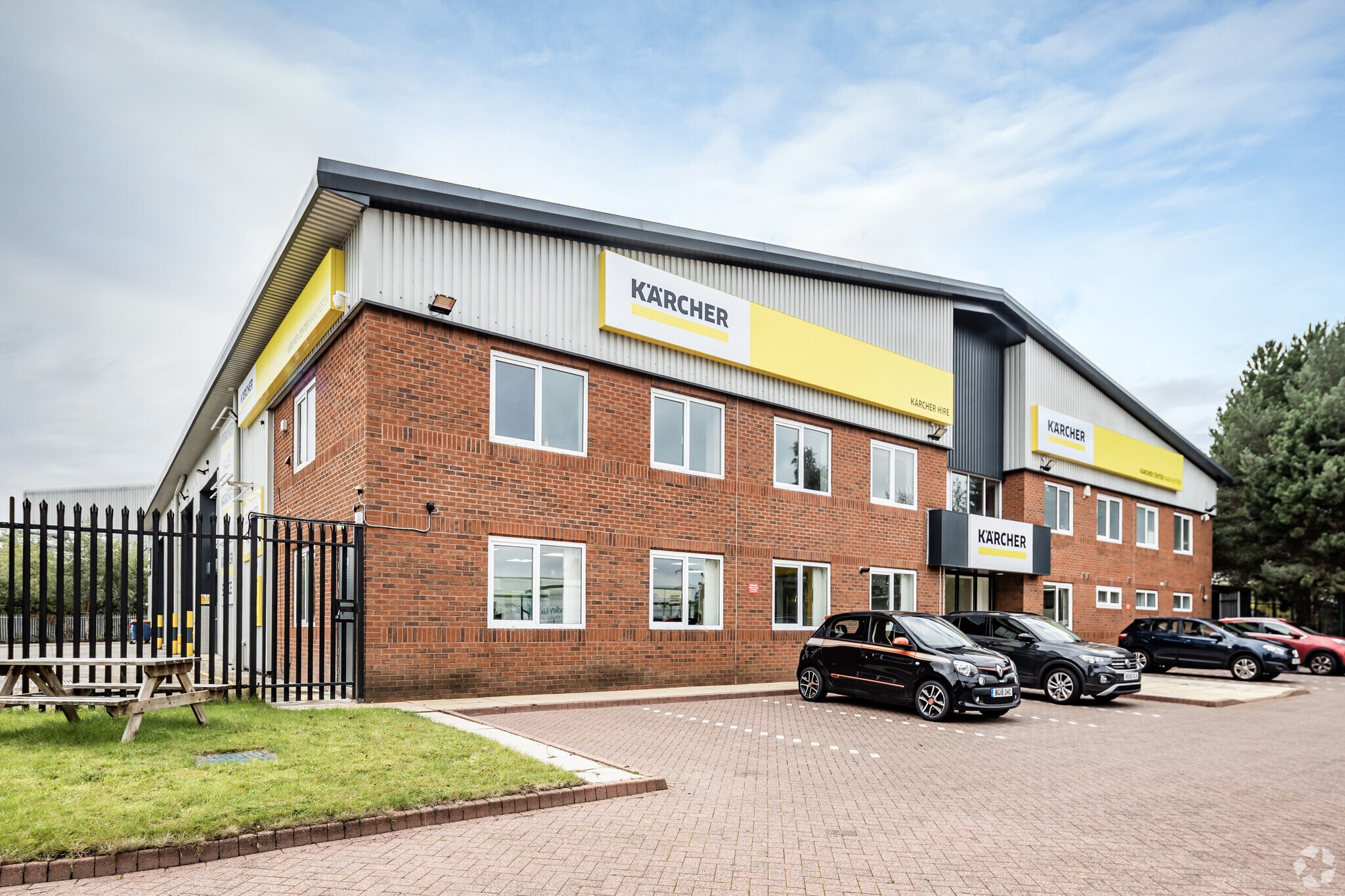 Broadgate, Oldham for sale Primary Photo- Image 1 of 1