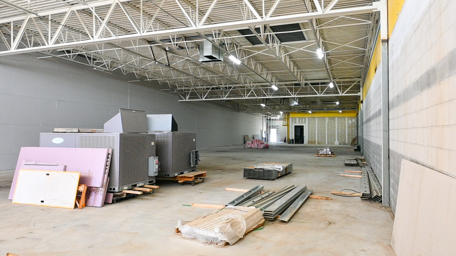 3101-3221 Manawa Centre Dr, Council Bluffs, IA for lease Interior Photo- Image 1 of 2