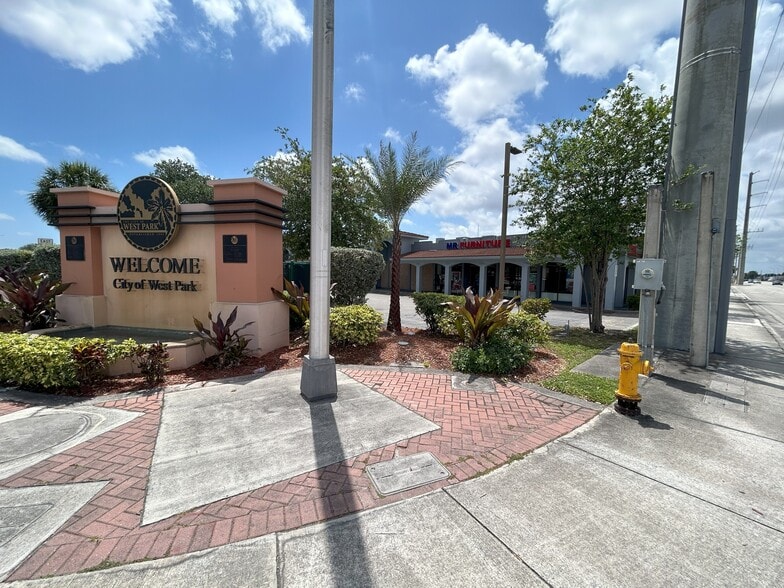 5906-5972 Pembroke Rd, Hollywood, FL for lease - Building Photo - Image 3 of 6