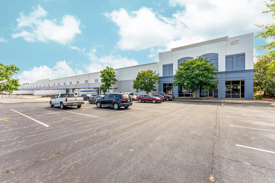 657 Brigham Rd, Greensboro, NC for lease - Building Photo - Image 1 of 24