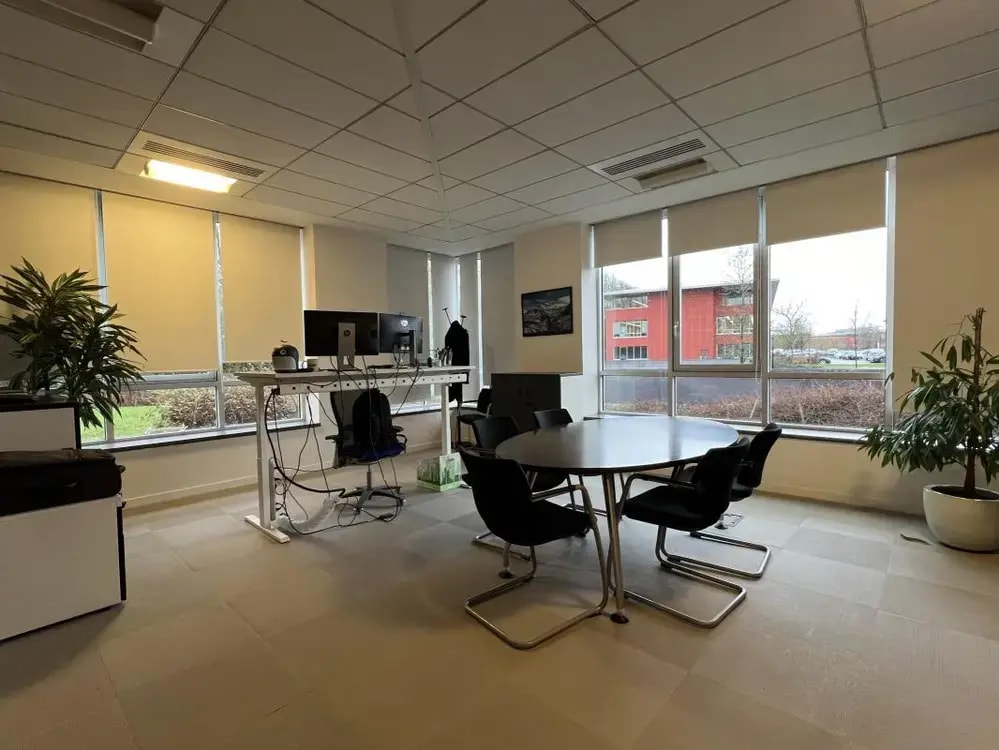 2 Rue René Caudron, Voisins-le-Bretonneux for lease Interior Photo- Image 1 of 4