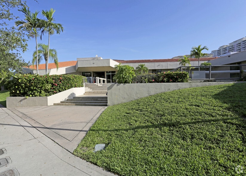 971 Crandon Blvd, Key Biscayne, FL for sale - Primary Photo - Image 1 of 1