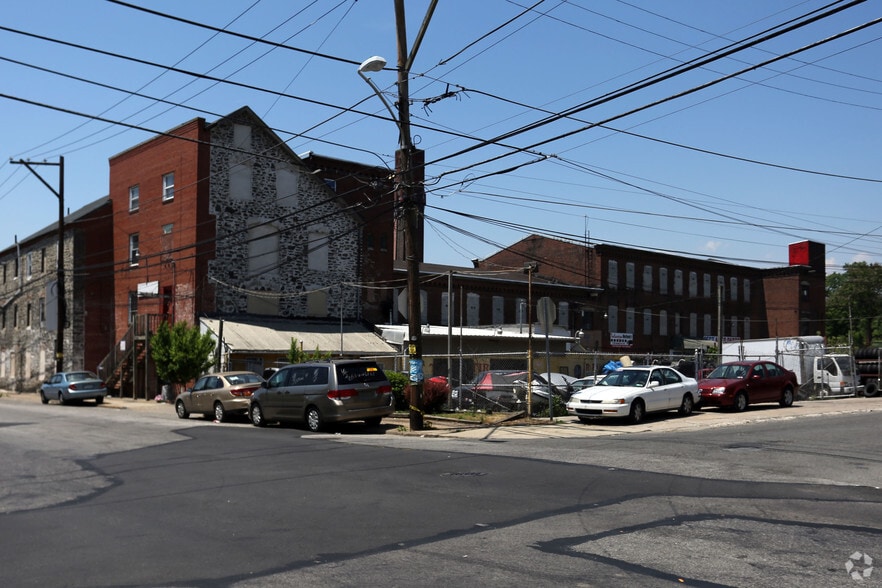 1196 Adams Ave, Philadelphia, PA for lease - Building Photo - Image 2 of 4