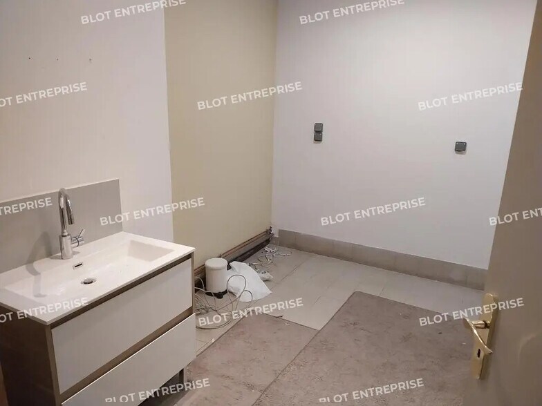 Retail in Brest for lease - Interior Photo - Image 3 of 4